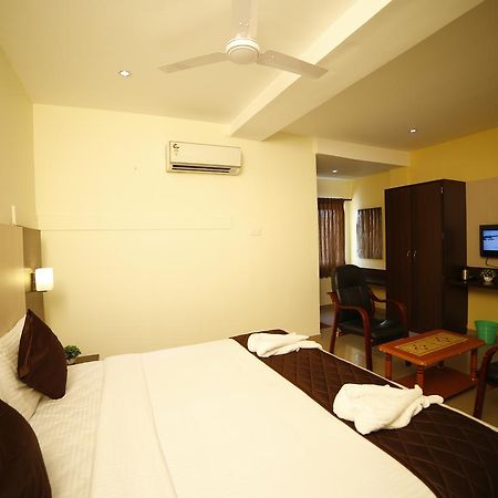 แคปิตัล โอ 29675 โฮเต็ล ติรุจิณทุระมณี ไอเยอร์ Hotel ปัลนี ภายนอก รูปภาพ