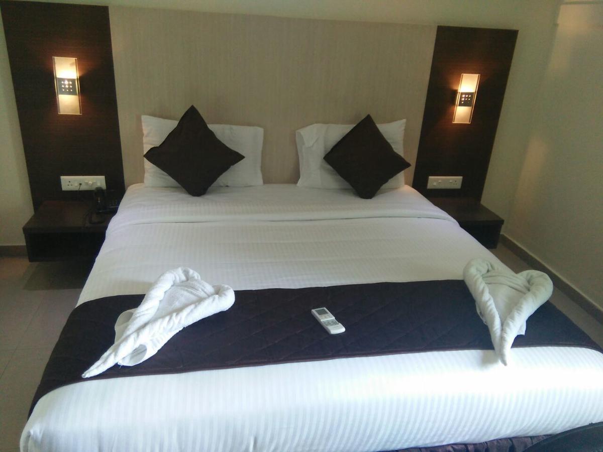 แคปิตัล โอ 29675 โฮเต็ล ติรุจิณทุระมณี ไอเยอร์ Hotel ปัลนี ภายนอก รูปภาพ