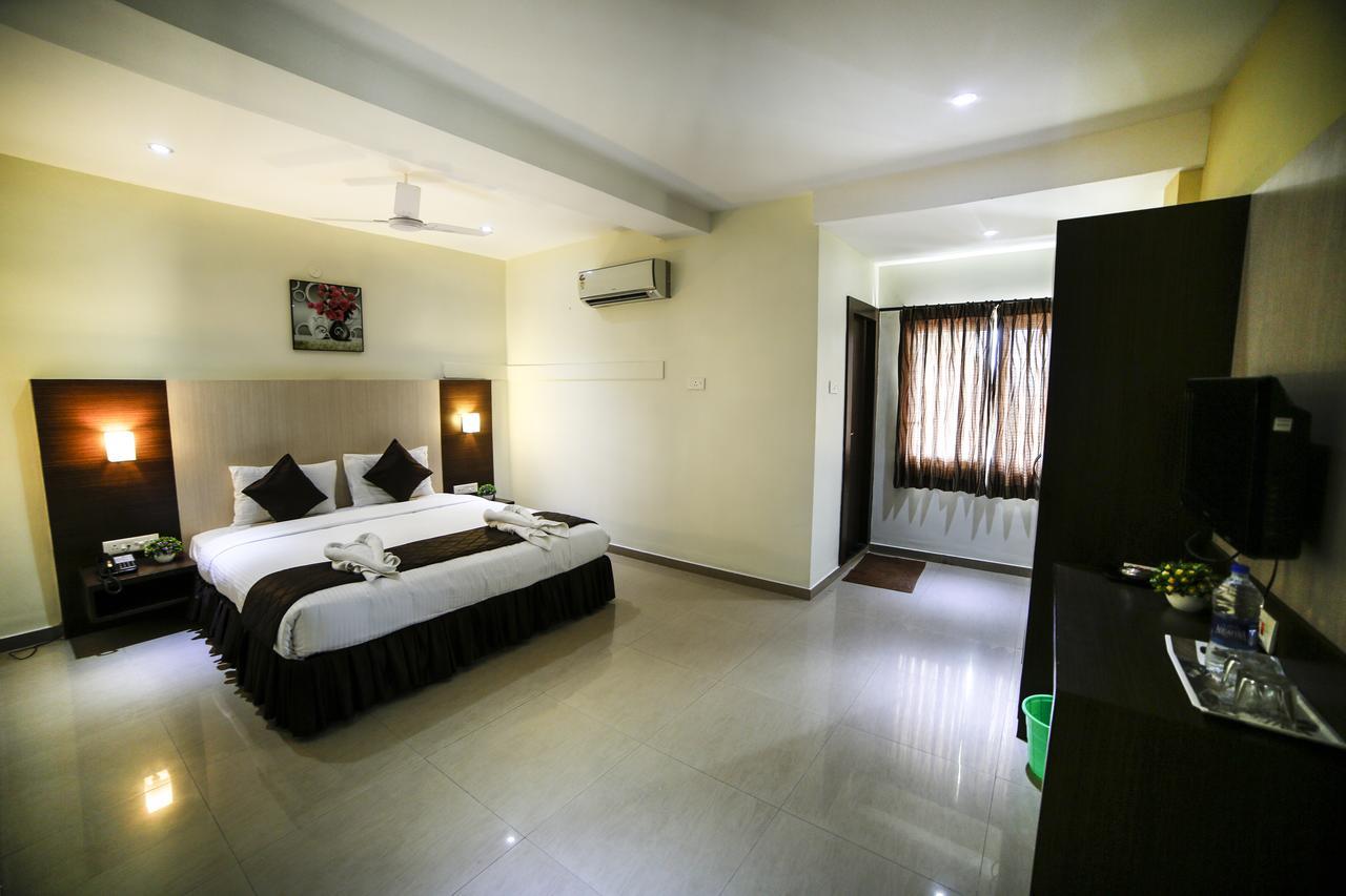 แคปิตัล โอ 29675 โฮเต็ล ติรุจิณทุระมณี ไอเยอร์ Hotel ปัลนี ภายนอก รูปภาพ
