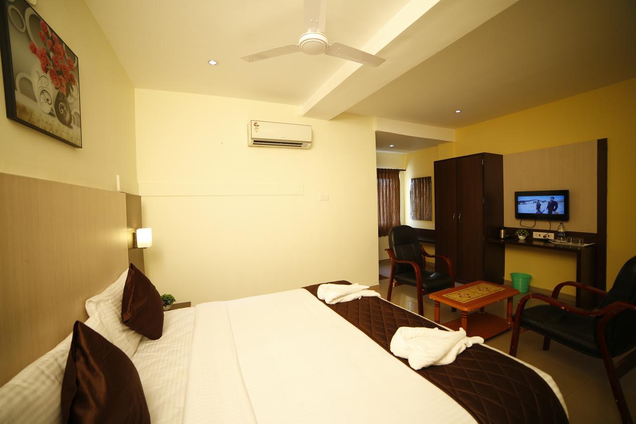 แคปิตัล โอ 29675 โฮเต็ล ติรุจิณทุระมณี ไอเยอร์ Hotel ปัลนี ภายนอก รูปภาพ