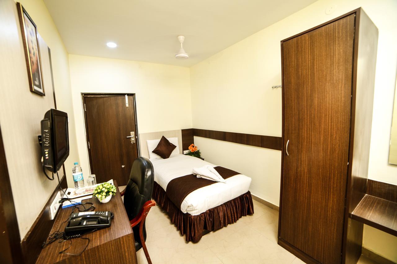 แคปิตัล โอ 29675 โฮเต็ล ติรุจิณทุระมณี ไอเยอร์ Hotel ปัลนี ภายนอก รูปภาพ
