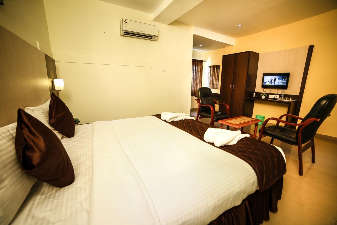 แคปิตัล โอ 29675 โฮเต็ล ติรุจิณทุระมณี ไอเยอร์ Hotel ปัลนี ภายนอก รูปภาพ