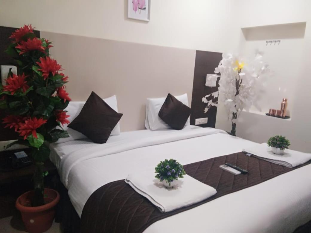 แคปิตัล โอ 29675 โฮเต็ล ติรุจิณทุระมณี ไอเยอร์ Hotel ปัลนี ภายนอก รูปภาพ